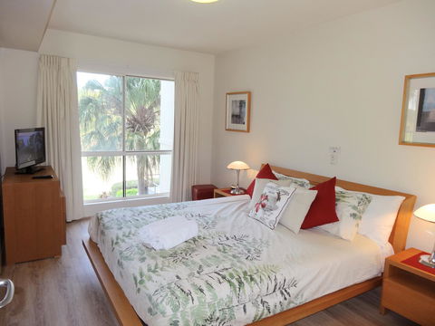 Waterfront Resort Villa With Buggy - eAccommodation 15