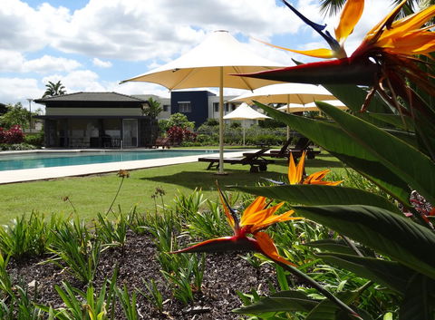 Waterfront Resort Villa With Buggy - eAccommodation 24