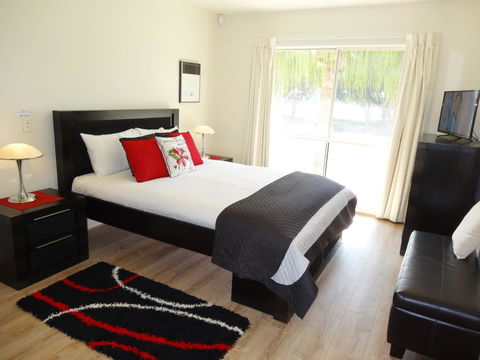 Waterfront Resort Villa With Buggy - eAccommodation 9