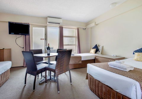 The Metropolitan Spring Hill - eAccommodation 9