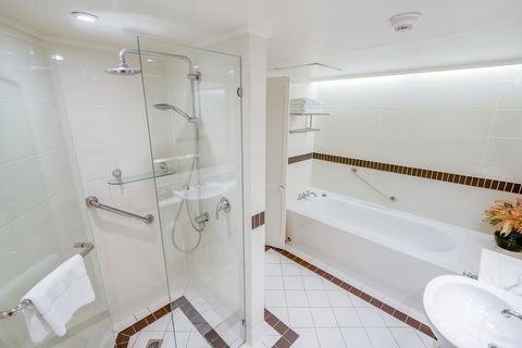 InterContinental Sanctuary Cove Resort, An IHG Hotel - eAccommodation 2
