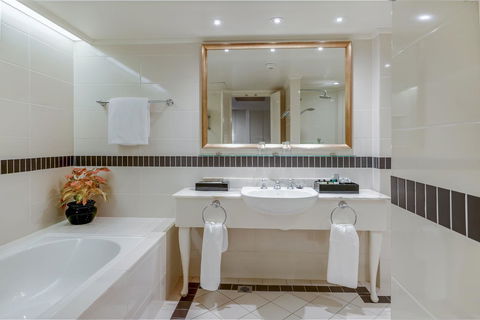 InterContinental Sanctuary Cove Resort, An IHG Hotel - eAccommodation 5