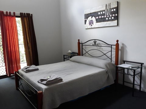 Speewah Country Tavern - eAccommodation 25