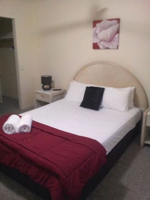 Champelli Palms Apartments - eAccommodation 16