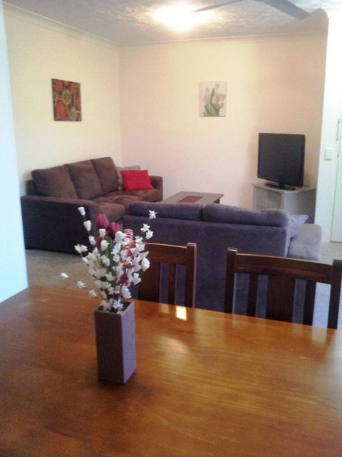 Champelli Palms Apartments - eAccommodation 7