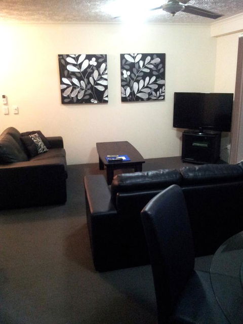 Champelli Palms Apartments - eAccommodation 14
