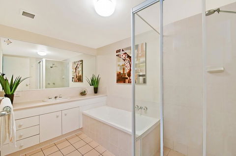 Champelli Palms Apartments - eAccommodation 5