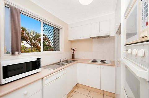 Champelli Palms Apartments - eAccommodation 11