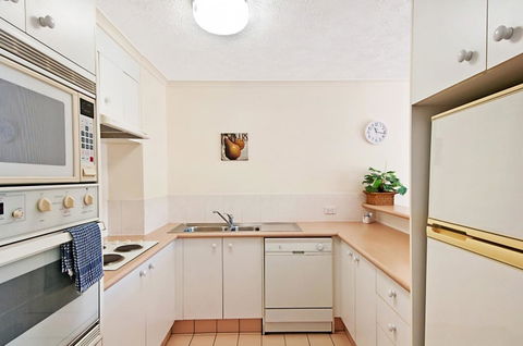 Champelli Palms Apartments - eAccommodation 13