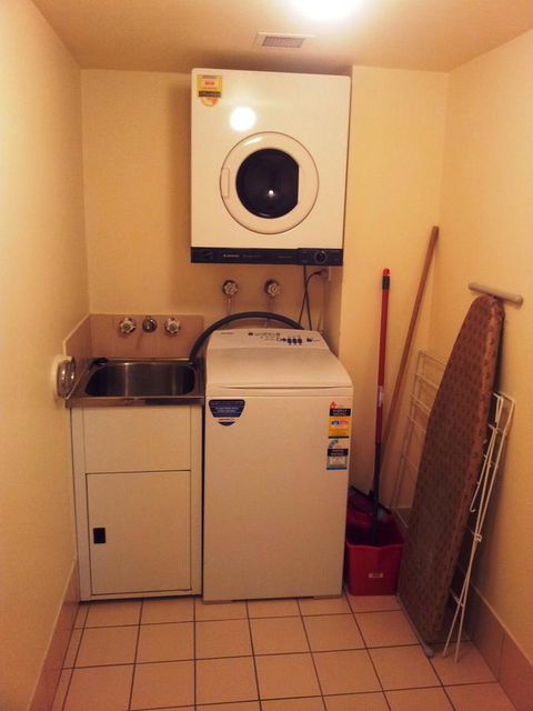 Champelli Palms Apartments - eAccommodation 17