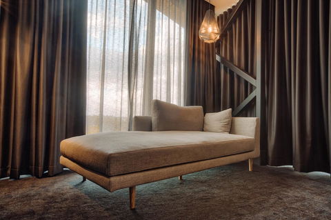Eatons Hill Hotel - eAccommodation 13