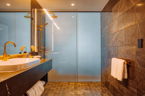 Eatons Hill Hotel - eAccommodation 20