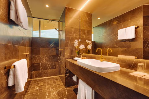 Eatons Hill Hotel - eAccommodation 11