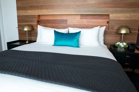 Eatons Hill Hotel - eAccommodation 33