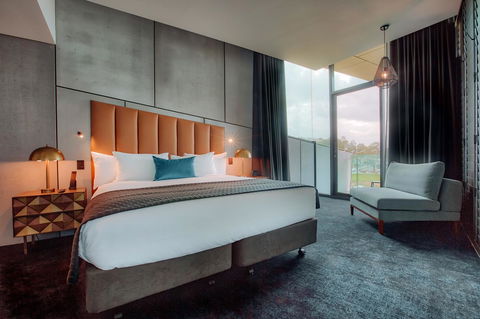 Eatons Hill Hotel - eAccommodation 15