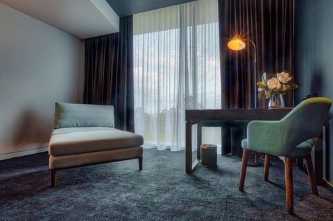 Eatons Hill Hotel - eAccommodation 21