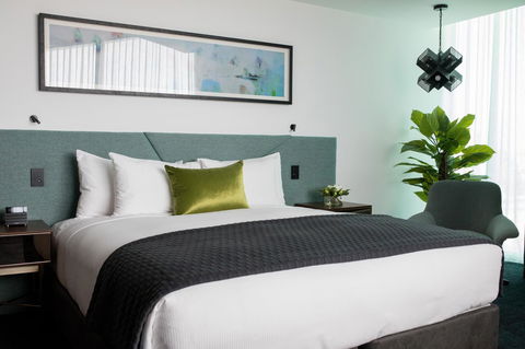 Eatons Hill Hotel - eAccommodation 42