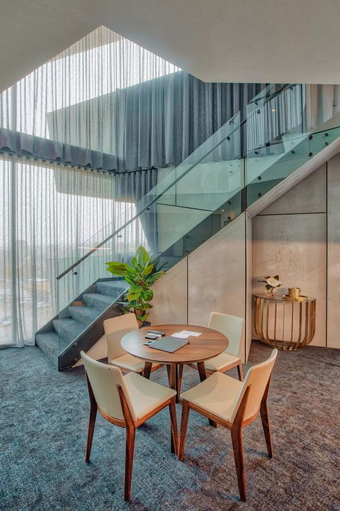 Eatons Hill Hotel - eAccommodation 8