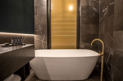Eatons Hill Hotel - eAccommodation 27