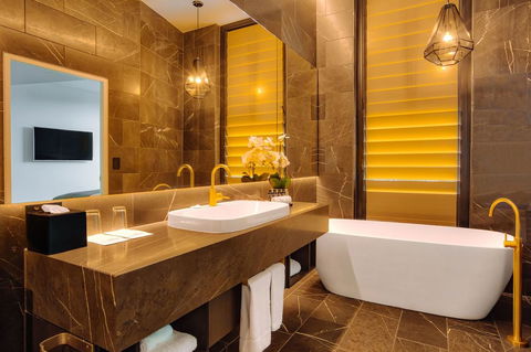 Eatons Hill Hotel - eAccommodation 14