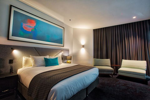 Eatons Hill Hotel - eAccommodation 12