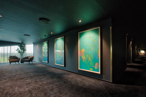 Eatons Hill Hotel - eAccommodation 9