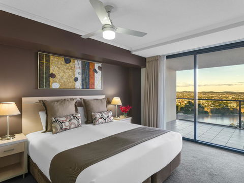 Oaks Brisbane River City Suites - eAccommodation 1