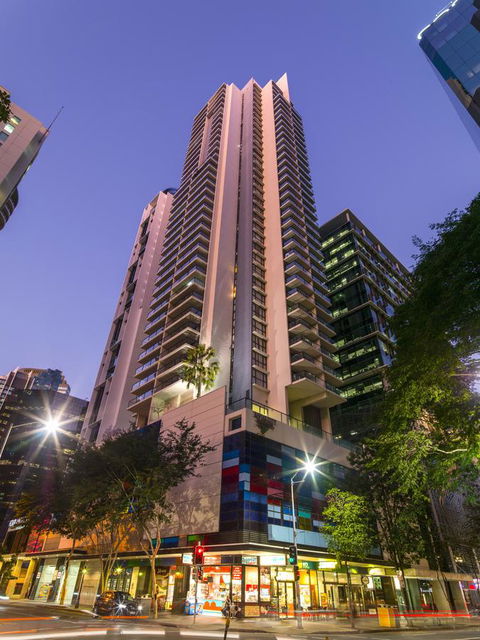 Oaks Brisbane River City Suites - eAccommodation 0
