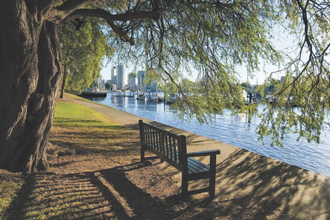 Oaks Brisbane River City Suites - eAccommodation 12