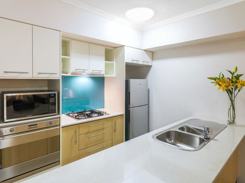 Oaks Brisbane River City Suites - eAccommodation 9