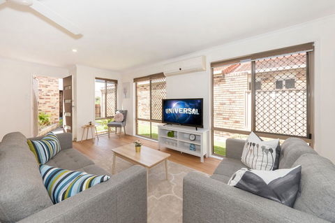 Waterfront Theme Park Getaway - eAccommodation 1