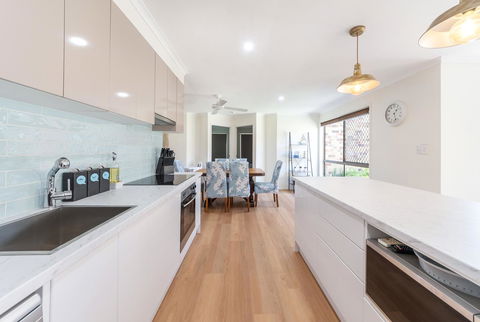 Waterfront Theme Park Getaway - eAccommodation 4