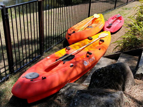 Waterfront Theme Park Getaway - eAccommodation 19