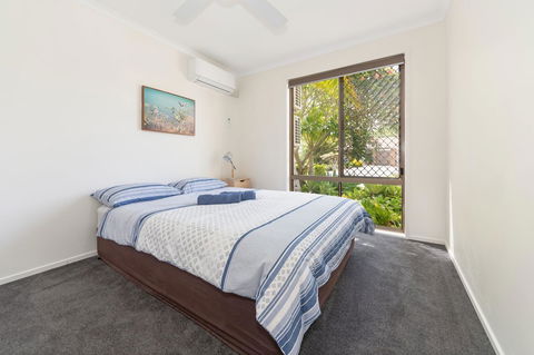 Waterfront Theme Park Getaway - eAccommodation 9