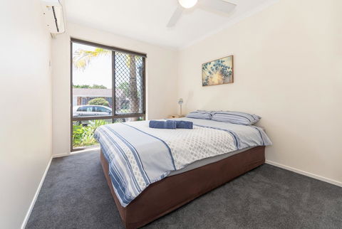 Waterfront Theme Park Getaway - eAccommodation 10