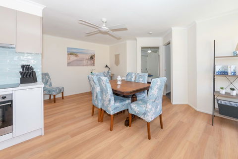 Waterfront Theme Park Getaway - eAccommodation 5