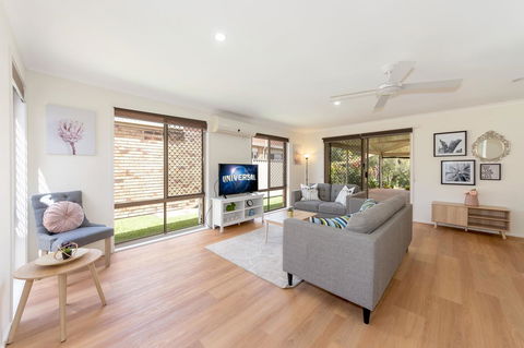 Waterfront Theme Park Getaway - eAccommodation 2