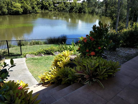 Waterfront Theme Park Getaway - eAccommodation 21