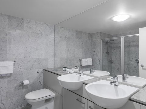 Oaks Brisbane Casino Tower Suites - eAccommodation 5