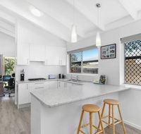 Beautiful Home- Walk to Beach-Short drive to Noosa - eAccommodation
