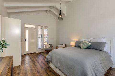 Hampton Estate Wines - eAccommodation 31