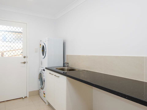 Briz Stays - Whites Road - eAccommodation 1