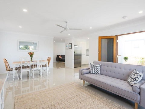Briz Stays - Whites Road - eAccommodation 11