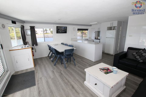 Coomera Houseboats - eAccommodation 8