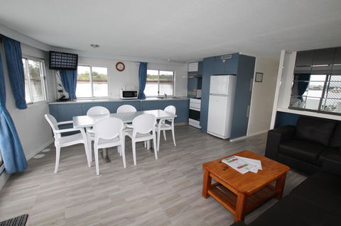 Coomera Houseboats - eAccommodation 5