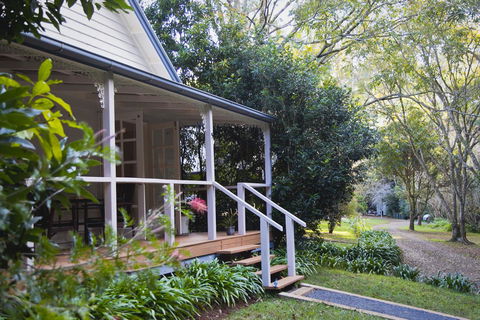 Curtis Falls Cottage - eAccommodation 15