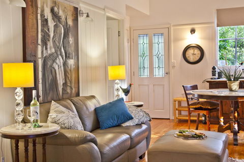 Curtis Falls Cottage - eAccommodation 7