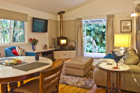 Curtis Falls Cottage - eAccommodation 13