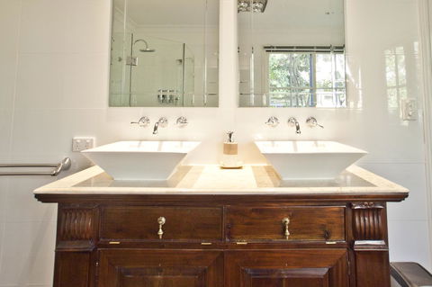 Curtis Falls Cottage - eAccommodation 2