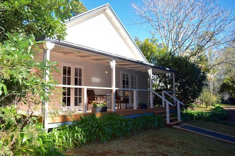 Curtis Falls Cottage - eAccommodation 0